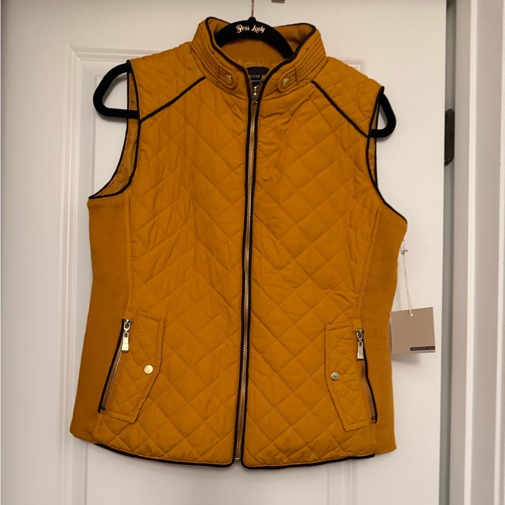 Bundle of ladies fall/winter vests 
Assorted colors all new never worn 
All 3